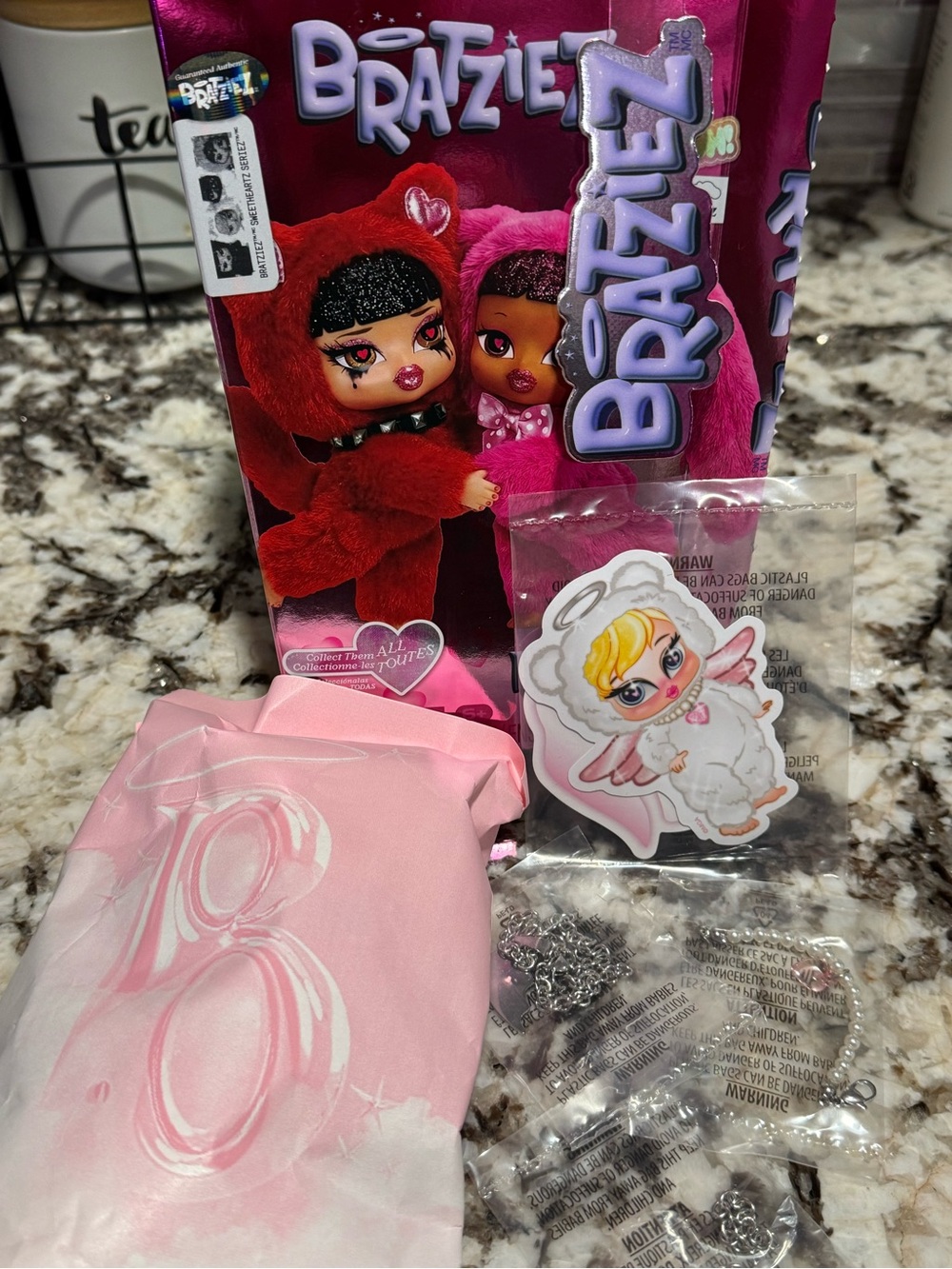 Bratziez Valentines Collection Blind Box- CLOE - Picture 2 of 5